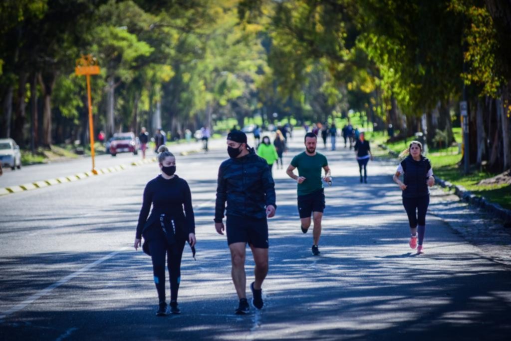La Plata en imágenes: almas de deportistas en las diagonales