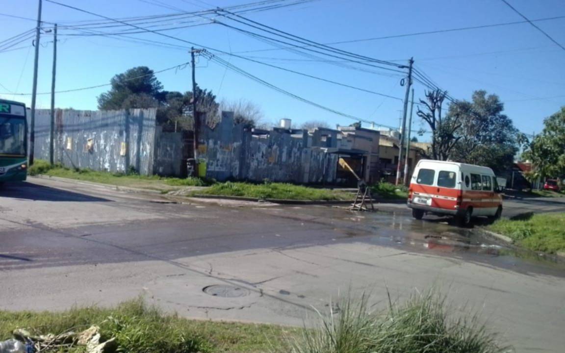 Denuncian la presencia de una “laguna” en 22 y 80