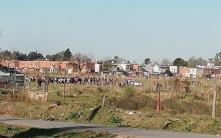 Megatoma de Los Hornos: los vecinos estallaron de bronca por el fallo y convocaron a una marcha