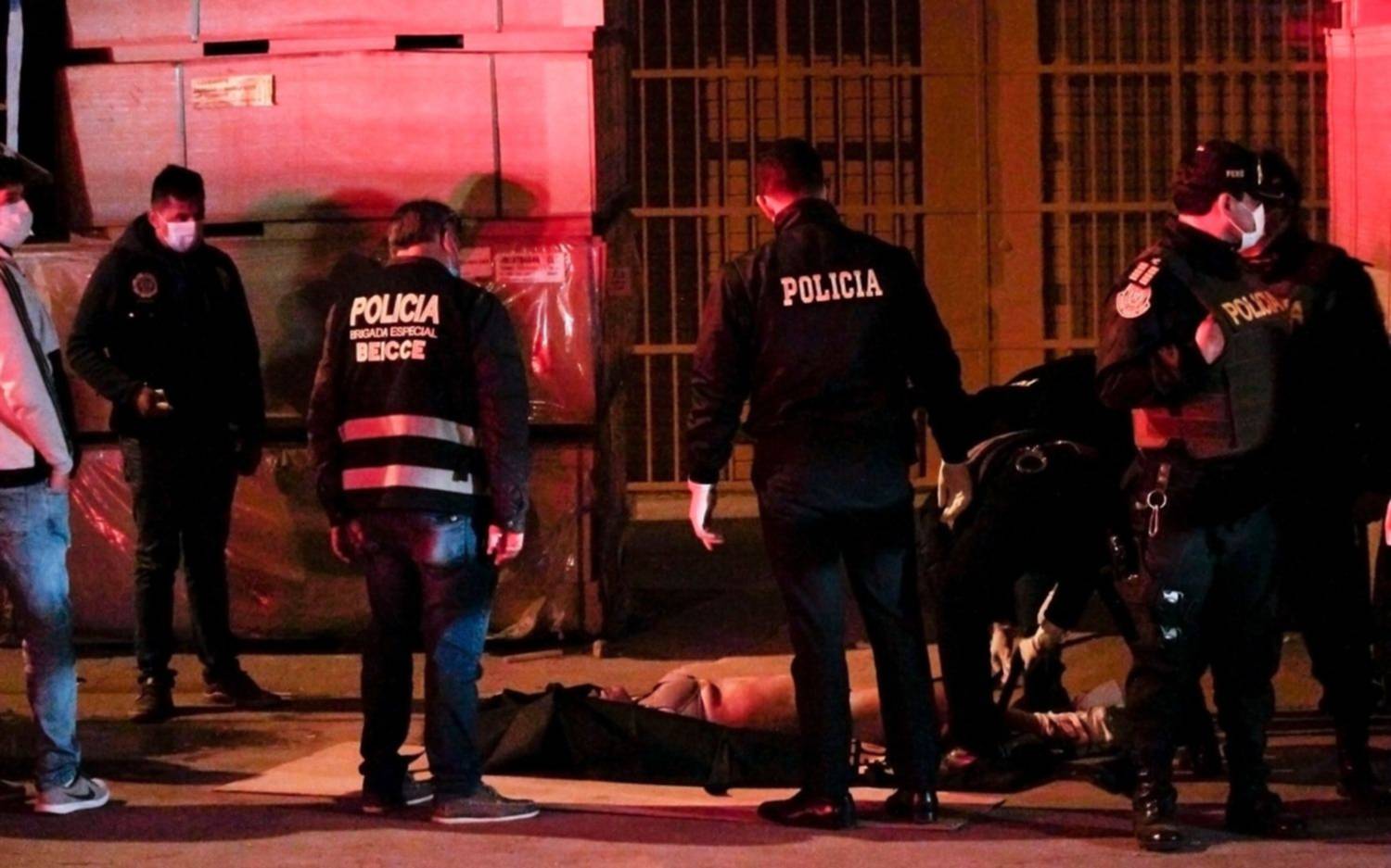 Trece muertos por asfixia en Lima al intentar escapar cuando la Policía allanó una fiesta ilegal 