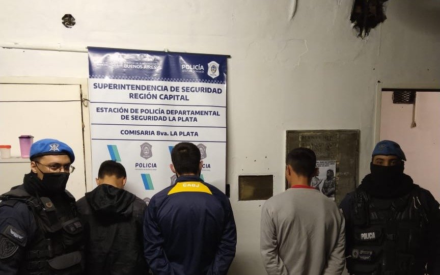 Presos, por resistir un operativo y tirarle piedras a la policía