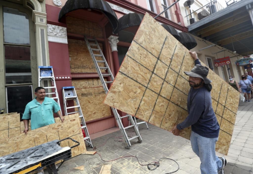 Una tormenta tropical amenaza a EE UU
