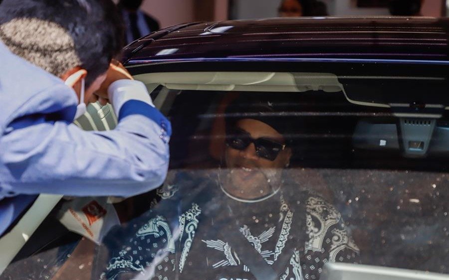  Ronaldinho dejó Asunción entre seguidores y con dirección a Río de Janeiro 