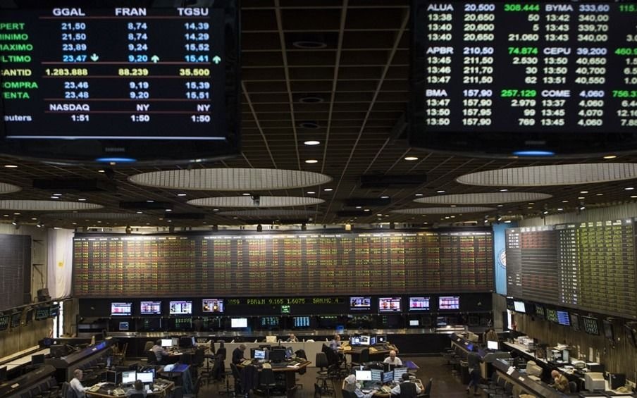 Las acciones argentinas retroceden hasta 5% en Wall Street