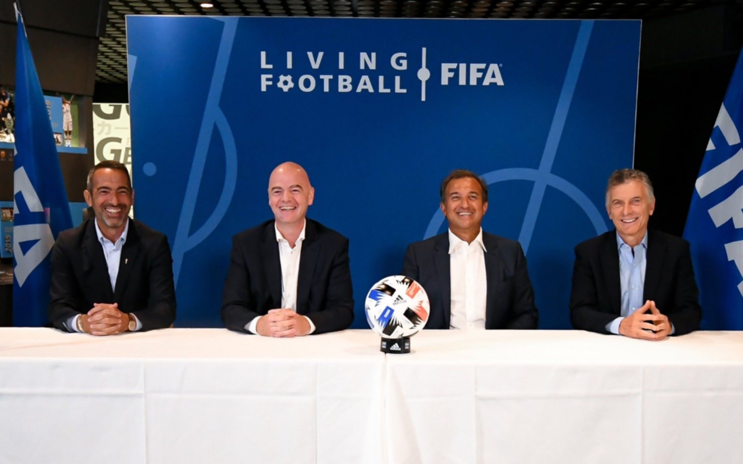 Macri y su primera actividad oficial como presidente de la Fundación FIFA