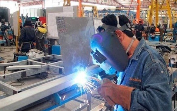 Aseguran que la industria rebotó 1,7% mensual en julio
