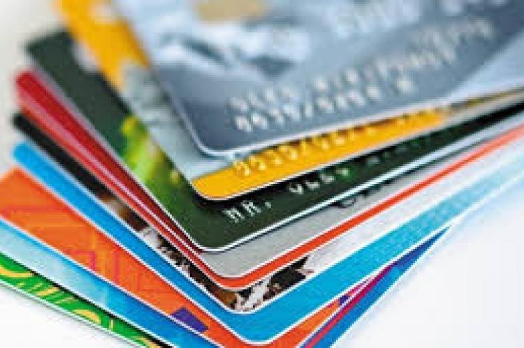 Refinancian vencimiento de tarjetas en 12 cuotas y 40% de interés más IVA