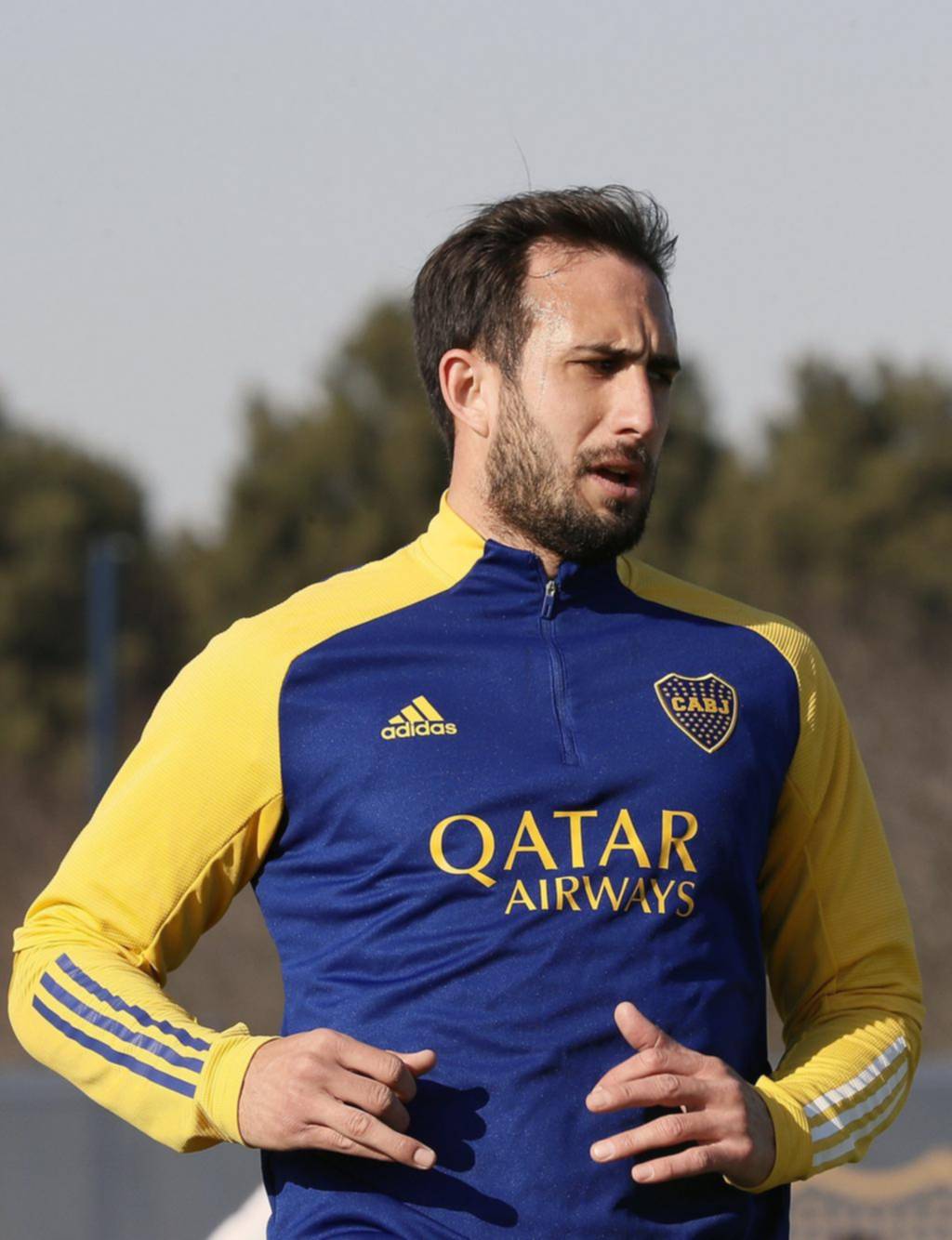 Boca rechazó la oferta de los árabes por Izquierdoz, pero espera otra propuesta
