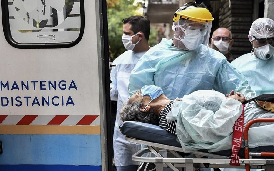 Los hombres mayores, con más chances de morir por Covid-19 que las mujeres de igual edad