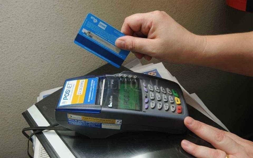 Extiende el reintegro del 15% para compras con tarjeta de débito
