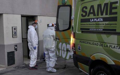 Como ayer, la mayoría de los 21 fallecidos cargados hoy en La Plata son de semanas atrás