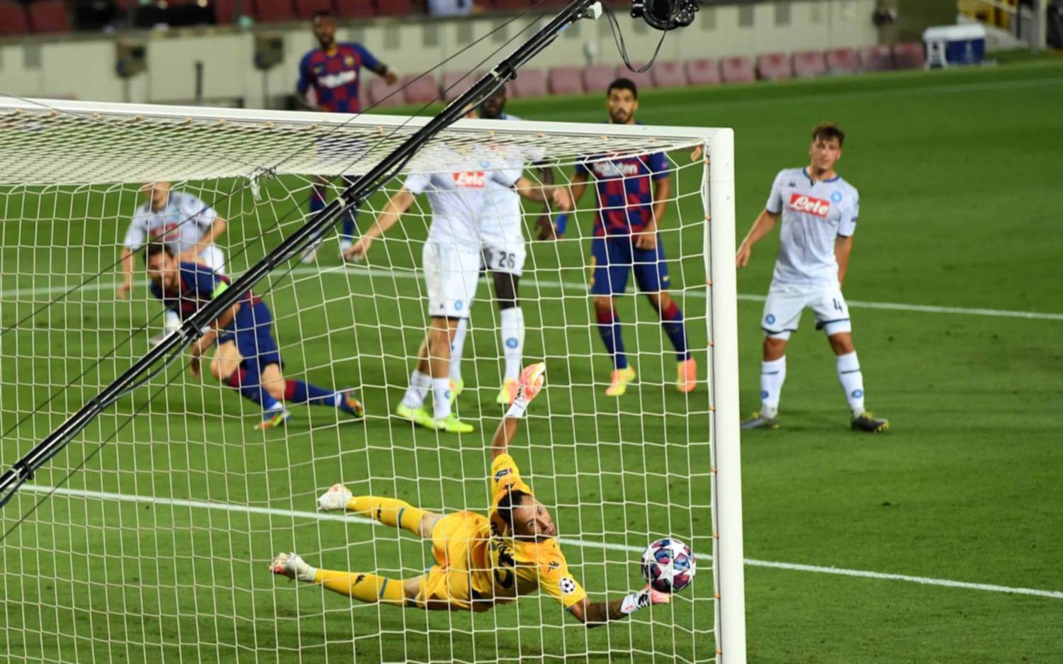 En medio de la crisis, otro logro: para la UEFA el mejor gol de la Champions lo hizo Messi