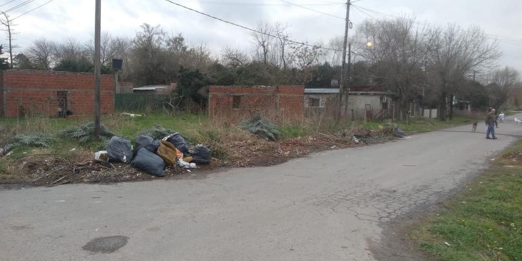 La esquina de 151 y 69 convertida en micro basural