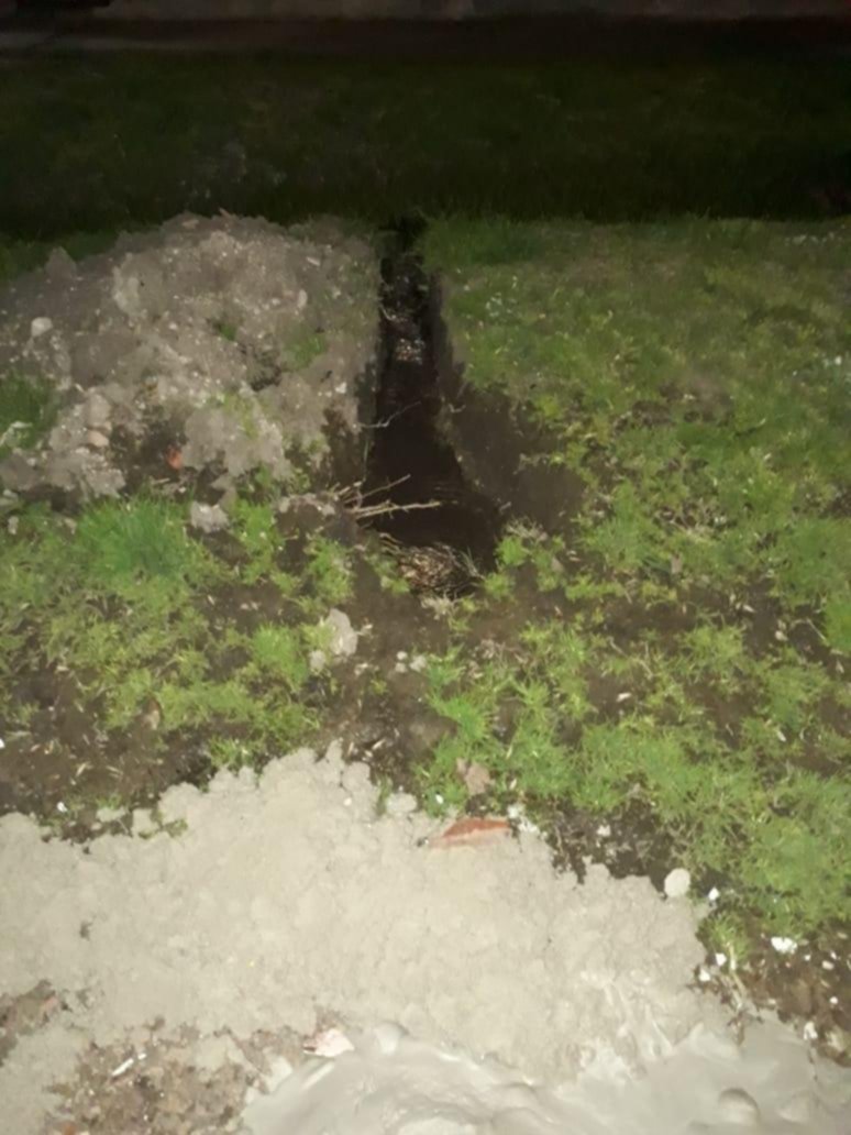 Casi sin agua en 35 y 131 por un caño roto de Absa