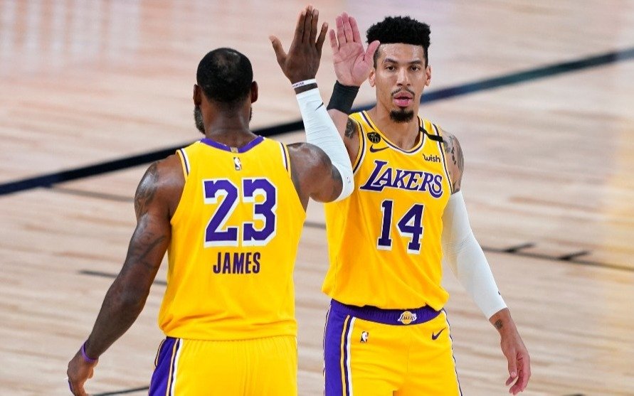 Lakers y Bucks avanzan a semifinales de conferencia tras el boicot por violencia racial