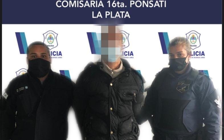 Se le truncaron los planes: entró a robar, lo agarró la policía y los vecinos lo fajaron