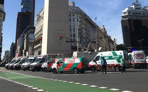 Personal del SAME homenajeó en el Obelisco a un médico de 47 años que murió por coronavirus 
