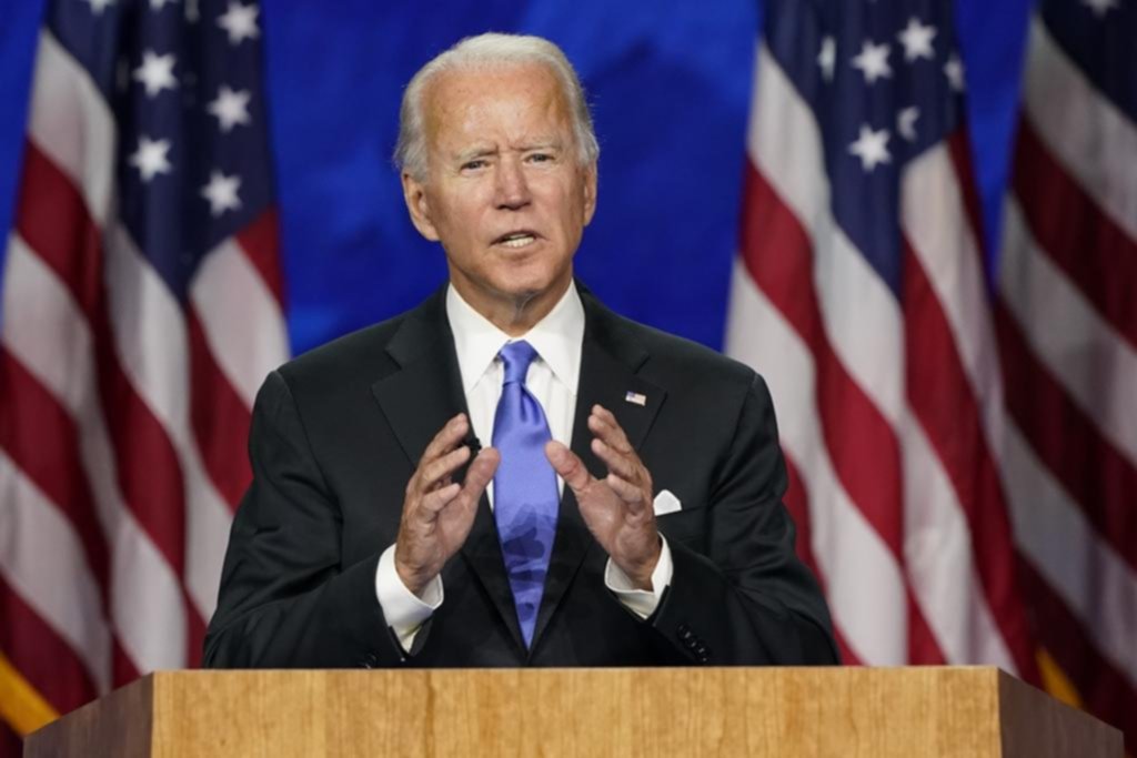 Para imponerse en estados clave, Biden confía en el respaldo de exrepublicanos