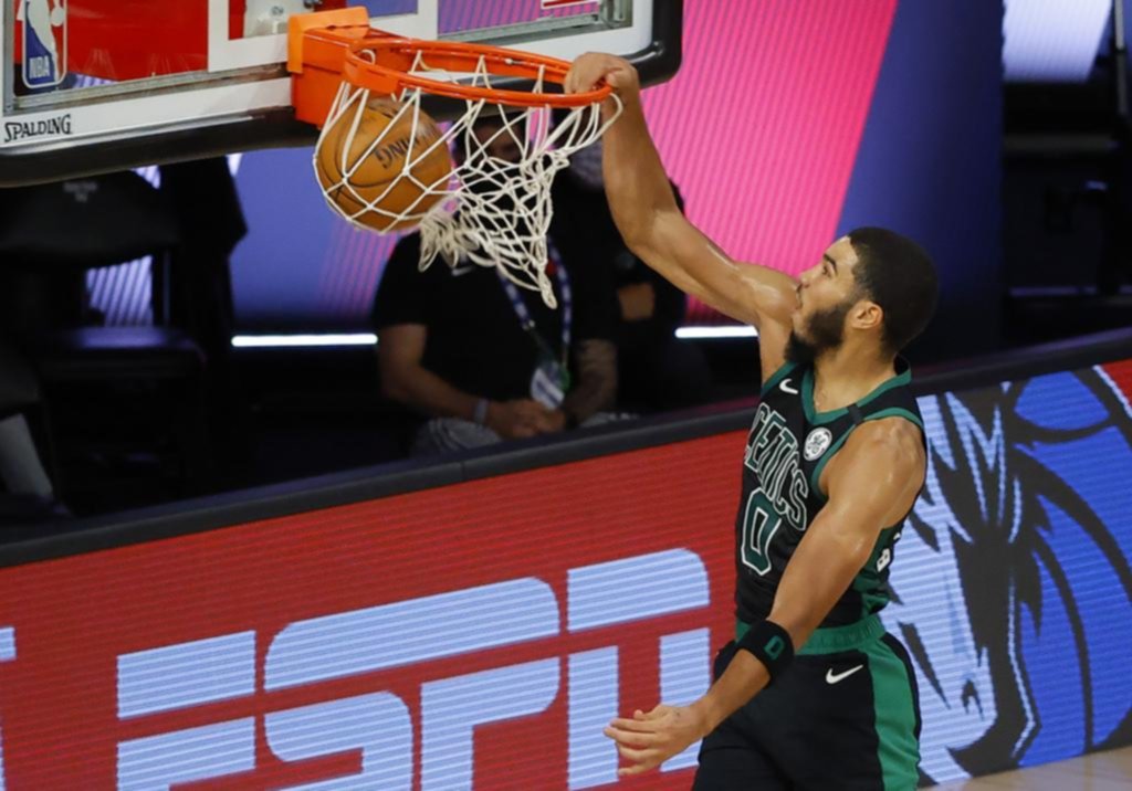 Boston dio el primer golpe en las semis del Este y derrotó a Toronto
