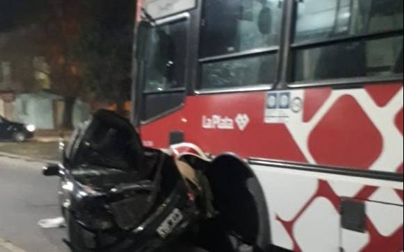 Un muerto en tremendo choque en 137 y 528