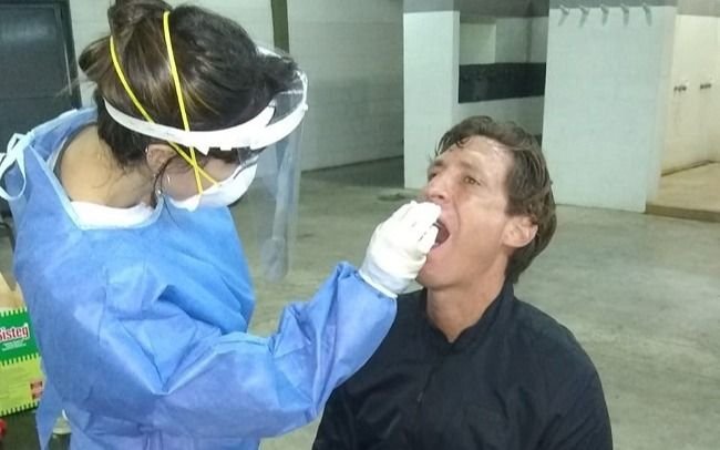 Detectan jugadores y auxiliares con coronavirus