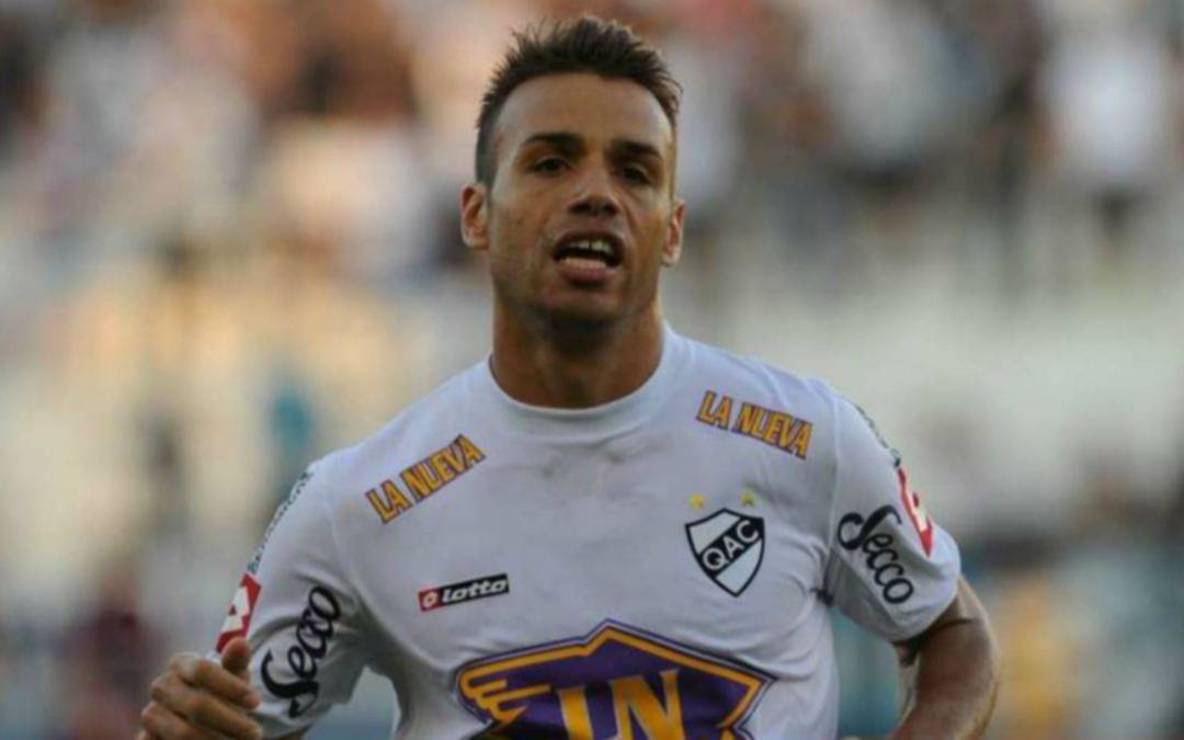 QAC:  Adrián Calello y el lateral Ramiro Arias