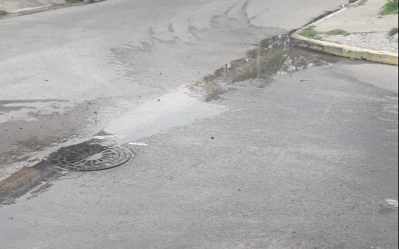 Vecinos de El Dique denuncian un desborde cloacal