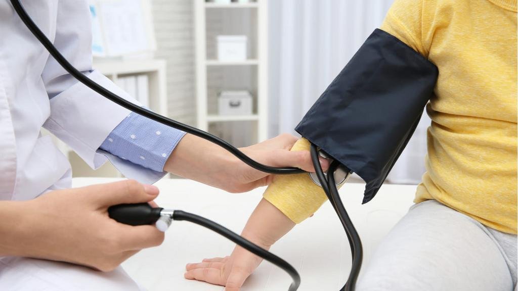 Preocupa el impacto de la presión arterial elevada entre chicos platenses