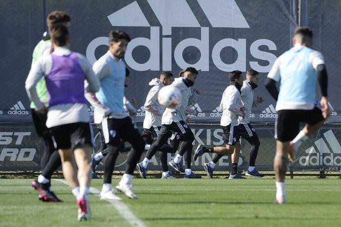 River, con un once “muletto”, recibe a Huracán en Núñez