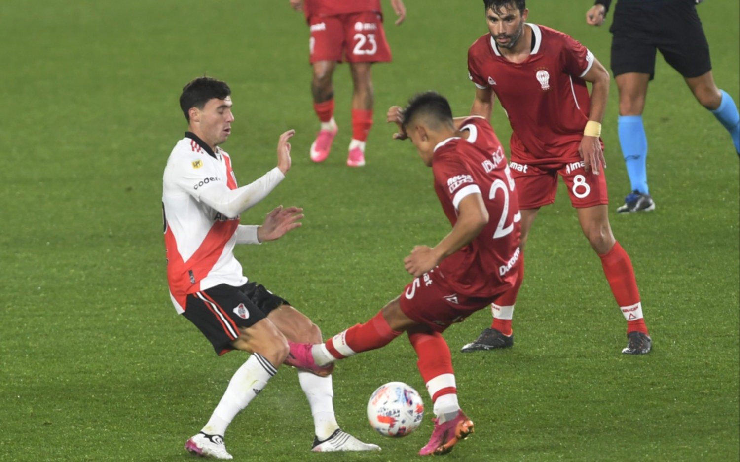 River no pudo con Huracán 