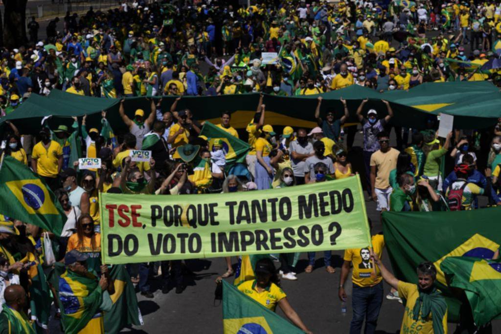Seguidores de Bolsonaro, contra el sistema de voto electrónico en Brasil