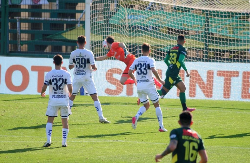 Gimnasia lo ganaba, se quedó y lo perdió de forma increíble