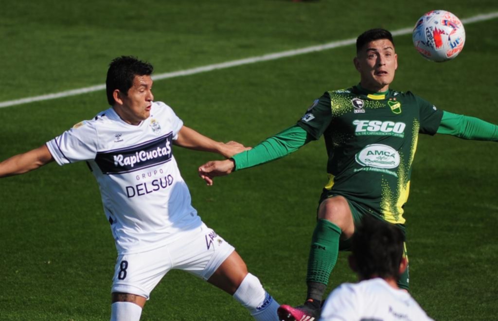 El Pulga Rodríguez va de menos a más y al equipo le faltan titulares fundamentales