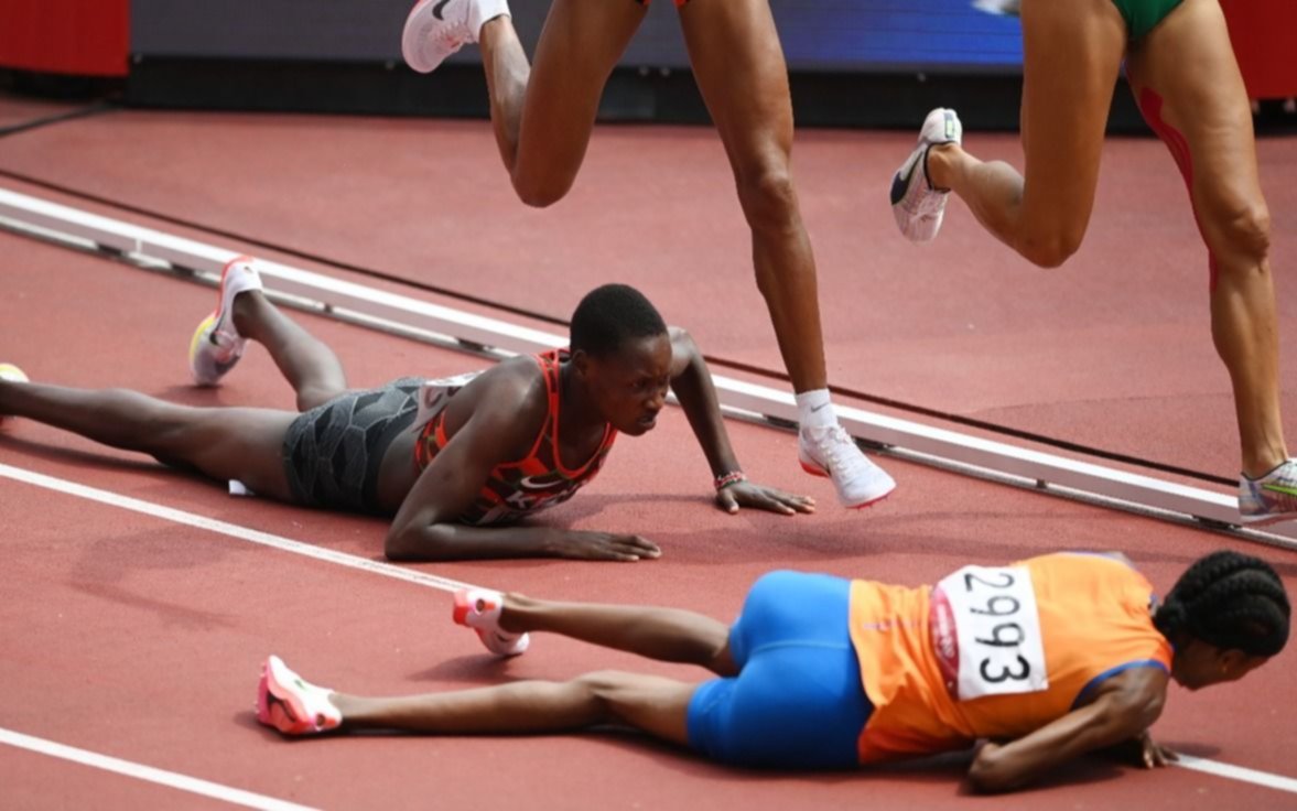 VIDEO.- Lo mejor de Tokio 2020: se cayó, quedó última, pasó a todas y ¡ganó la carrera!
