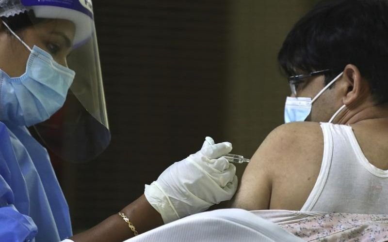El país que empieza a vacunar con la Sinopharm a chicos desde los 3 años