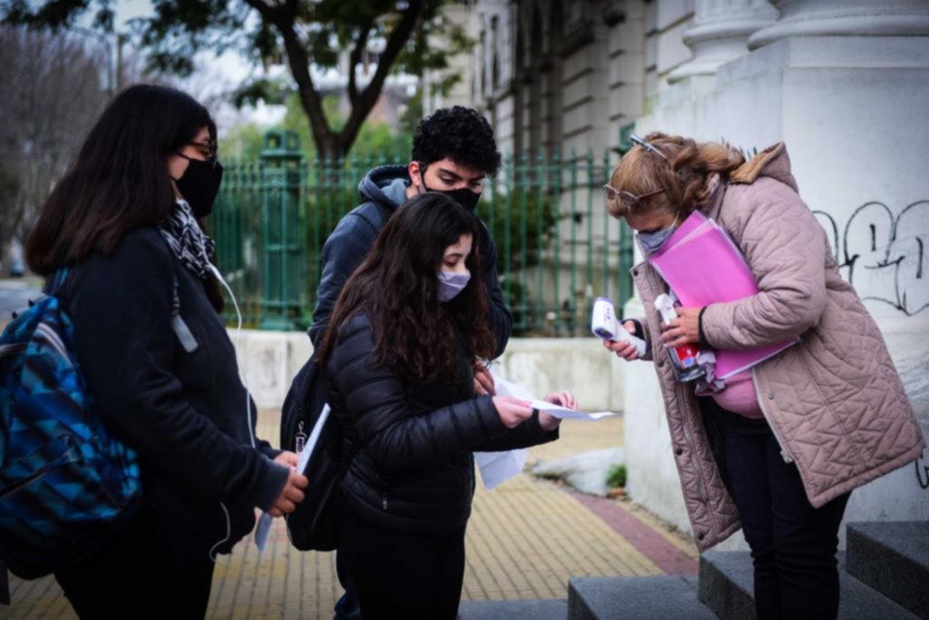 En la vuelta al aula se mantuvo la rotación presencial semanal y las quejas por escuelas cerradas