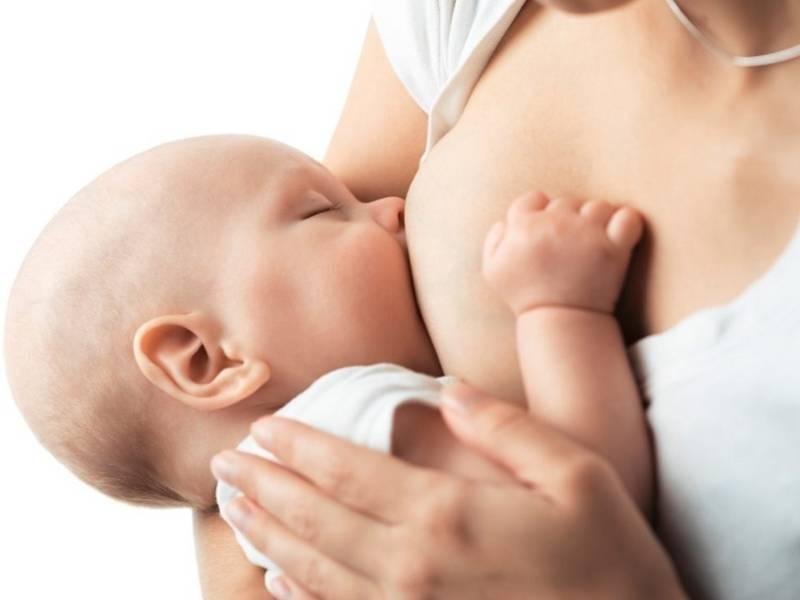 Advierten una fuerte baja en el amamantamiento de bebés