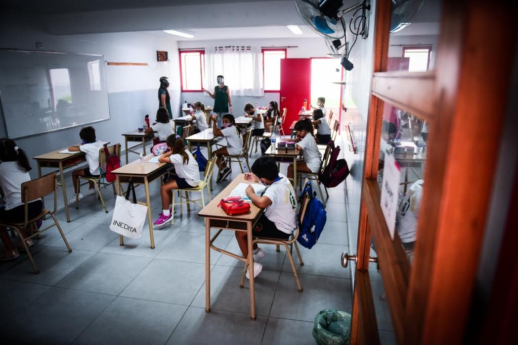 De a poco, los colegios privados suman horas a la jornada escolar