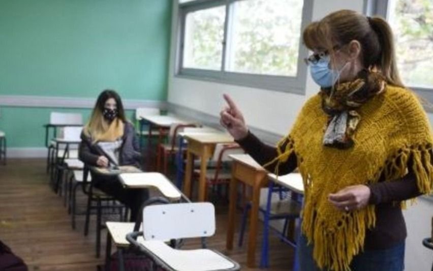 Es oficial: qué dice la norma que obliga a docentes vacunados a reintegrarse a las escuelas