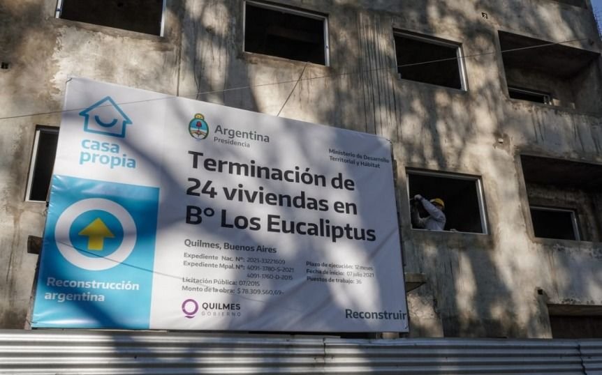 Continúan obras 24 viviendas en barrio Los Eucaliptus
