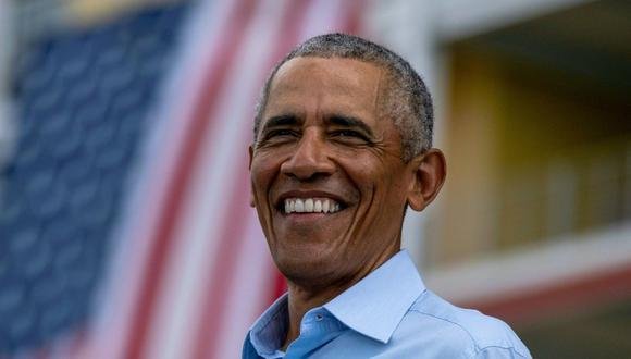 Obama cumple 60 años con una fiesta y un libro en camino