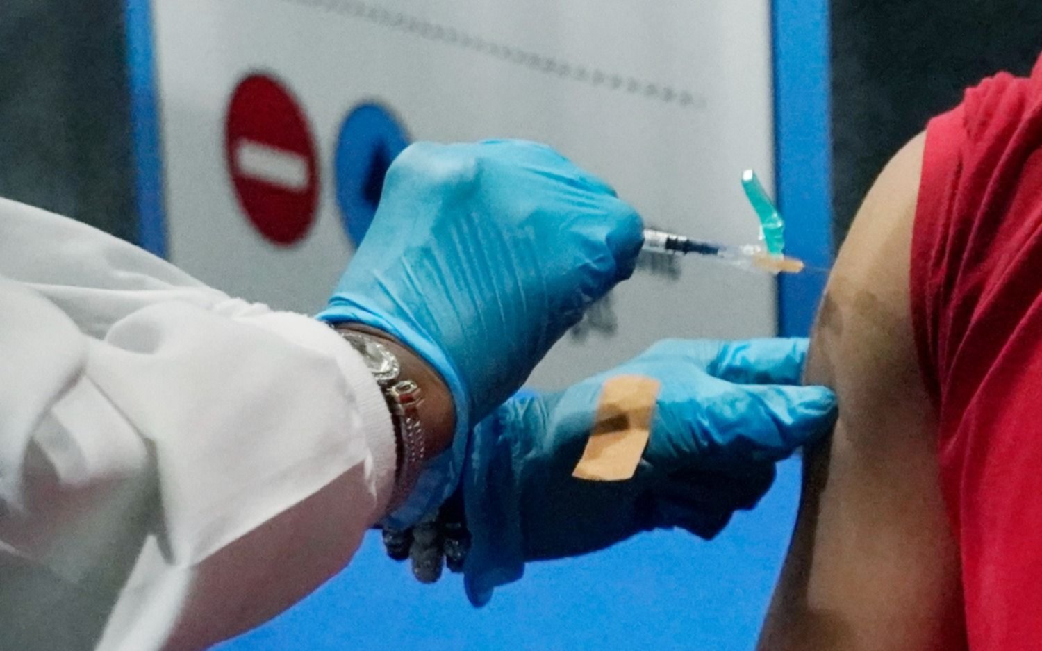Nuevo estudio revela la efectividad de las vacunas contra el COVID