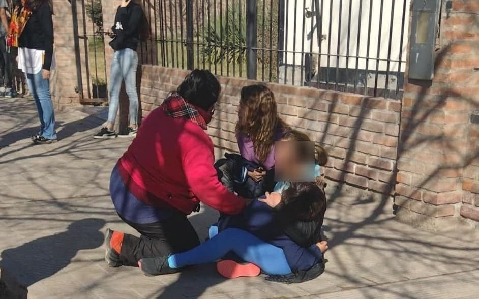 Nene de 10 años sufrió una descarga eléctrica al tocar pilar de luz de una Escuela Primaria en 25 de mayo