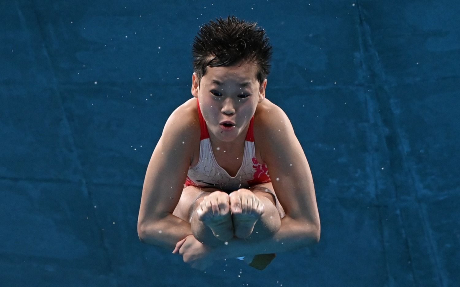 La china de 14 años que ganó el oro en clavado con dos puntuaciones perfectas