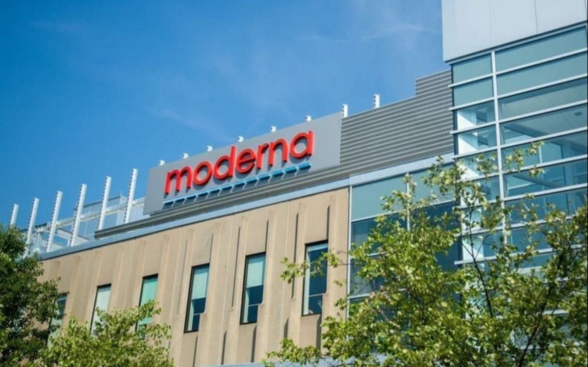 Moderna dice que la protección de su vacuna dura 6 meses pero ve necesaria una tercera dosis