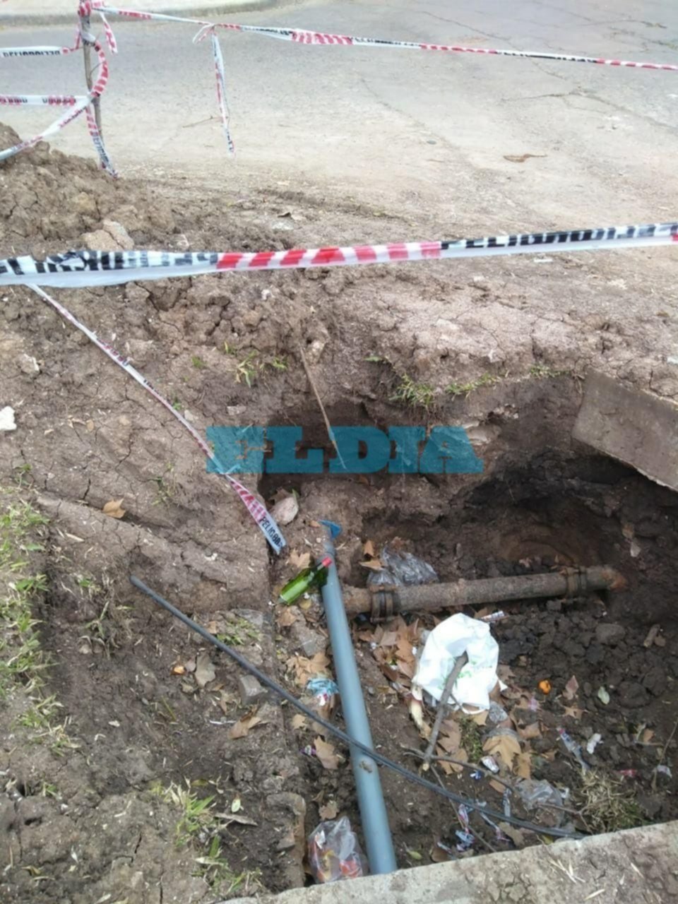 Malestar en 119 y 36 por una obra inconclusa: "En este pozo están intentando llegar a China"