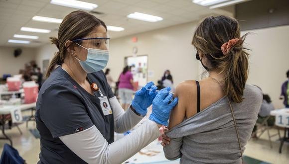 Varios países desoyen el pedido de la OMS y aseguran que aplicarán la tercera dosis