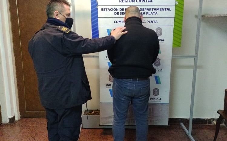Otro caso de violencia en La Plata: discutió con su pareja y le pegó una piña en la cara