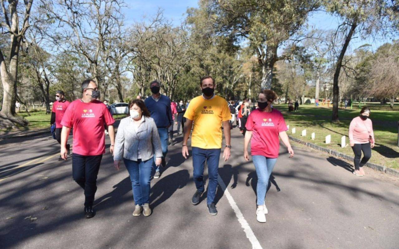 En campaña, Garro y Ocaña participaron de una “Caminata saludable”