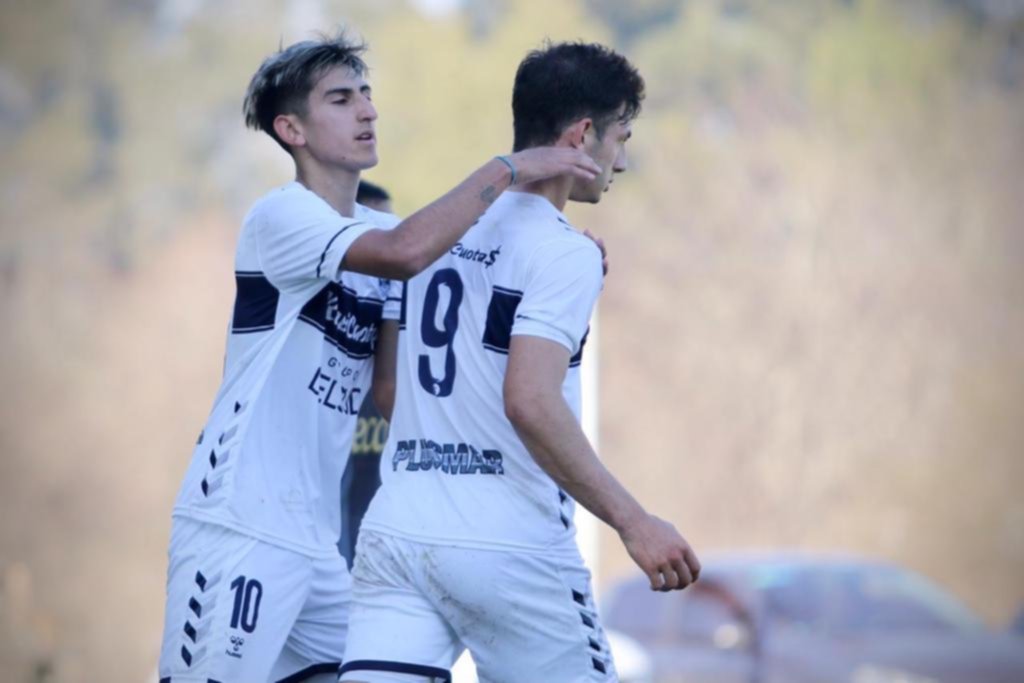 La Reserva se impuso por 1-0 a los tucumanos y sigue liderando